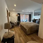 Wohnraum Gaeste- & Boardinghaus 3*