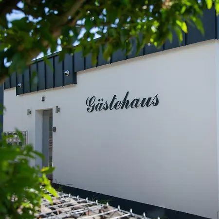 Wohnraum Gaeste- & Boardinghaus Gusterath