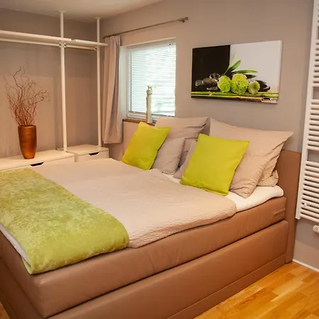 Wohnraum Gaeste- & Boardinghaus Szálloda